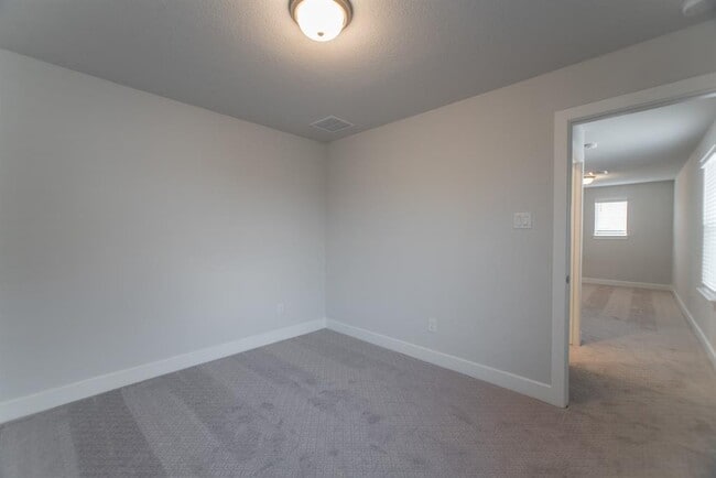 Building Photo - 155 Renodes Garden Ln