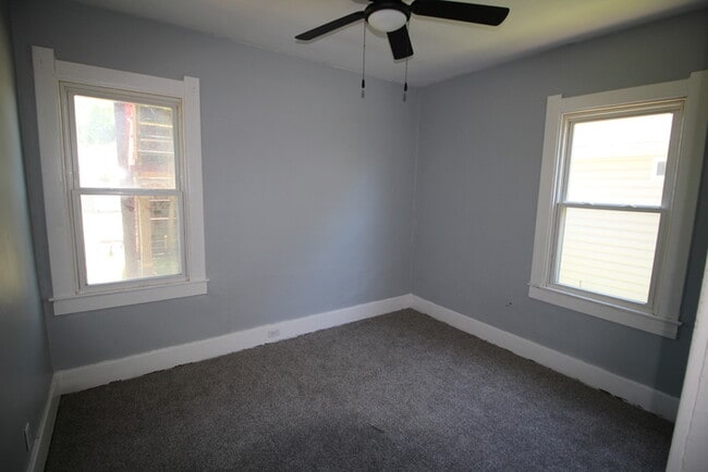 Building Photo - 3 Bedroom Duplex