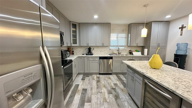 Building Photo - 4751 NE 10th Ave