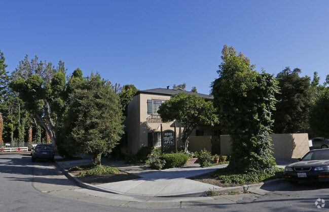 Primary Photo - Myrtle Apts