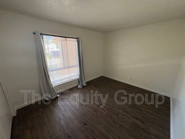 Building Photo - 212 N Crenshaw St