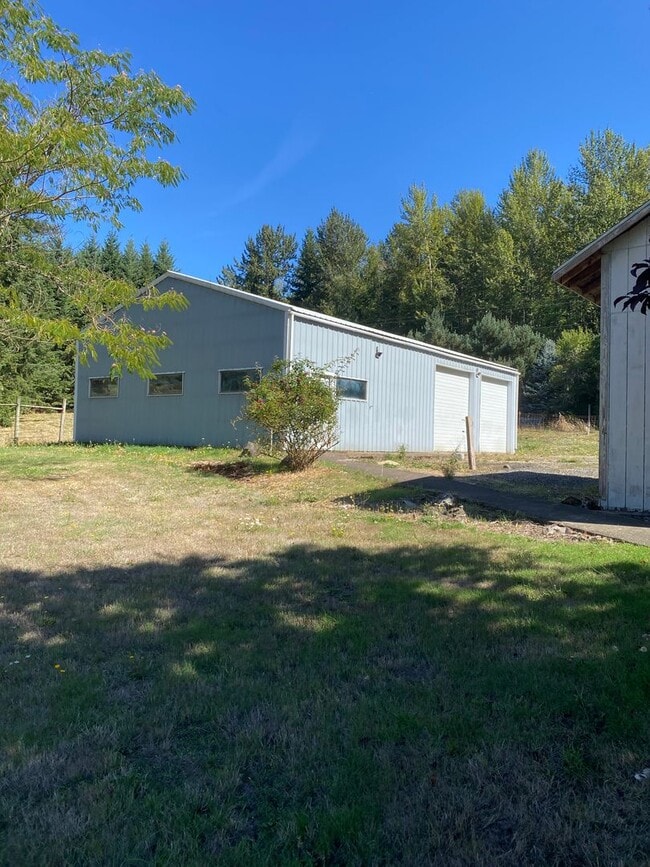 Building Photo - Spacious 4-Bed, 2-Bath Home on 5+ Acres