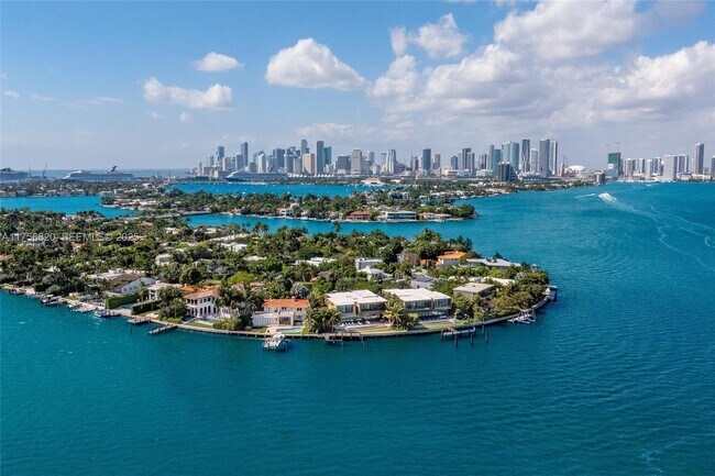 Building Photo - 825 E Dilido Dr