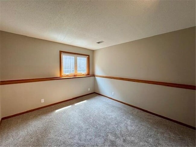 Building Photo - 1327 Windcrest Ave