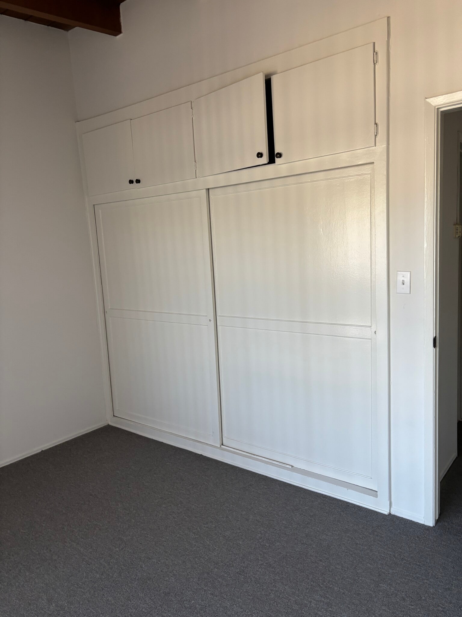 Building Photo - 975 S Barrington Ave