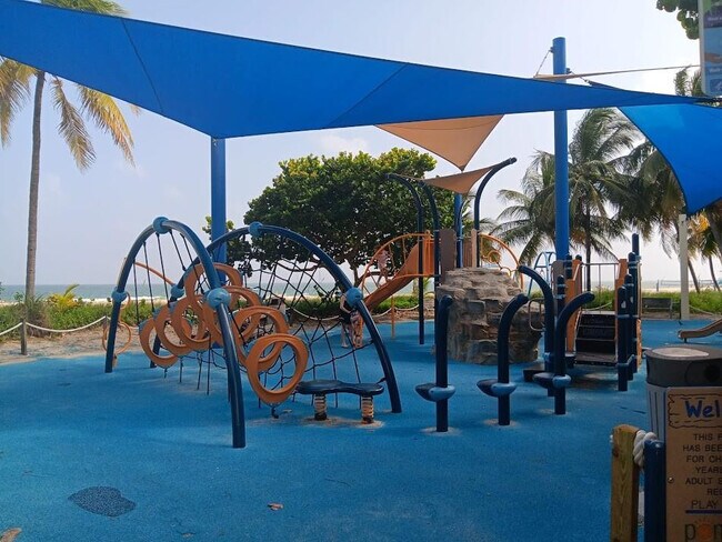 Building Photo - 305 N Pompano Beach Blvd