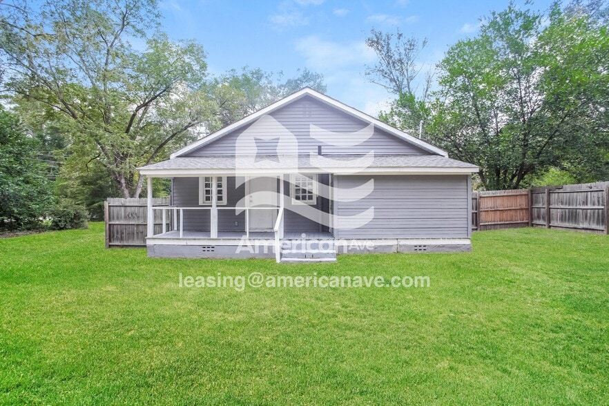 Building Photo - 2303 Haile St