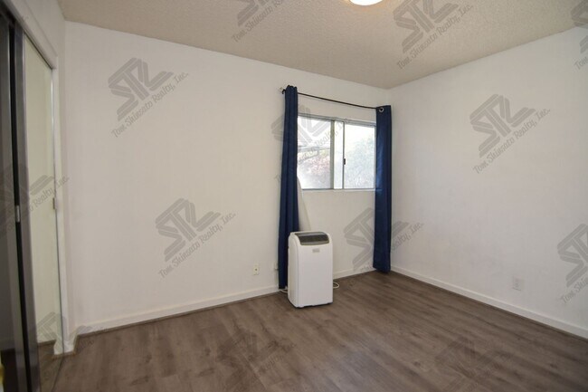 Building Photo - 3BR / 2Bath / 3Pkg - Home in Aiea!