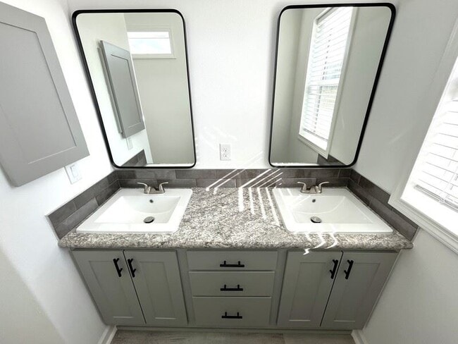 Building Photo - 1057 Vervain Dr