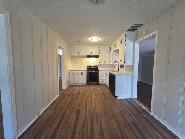 Building Photo - 1626 Davis St