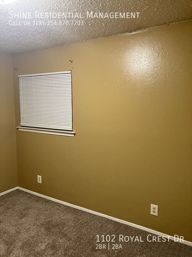 Building Photo - 1102 Royal Crest Dr