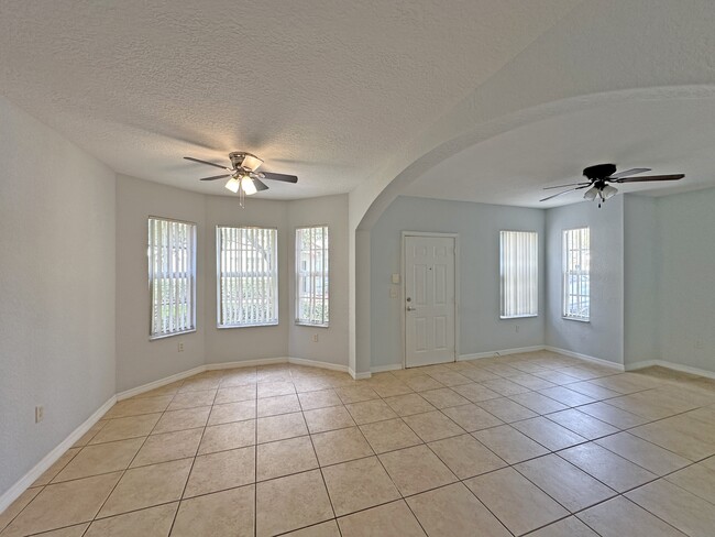 Building Photo - 144 SW Peacock Blvd