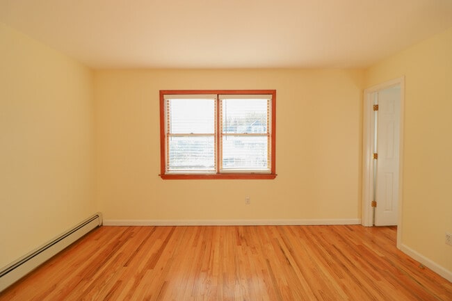 Building Photo - 1472 Nepperhan Ave