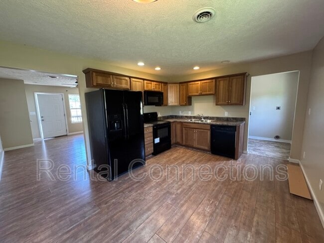 Building Photo - 1819 Bridge St