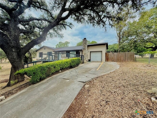 Building Photo - 103 Crestview Dr