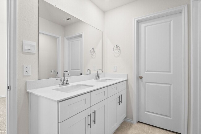 Building Photo - 6044 Freedom Dr