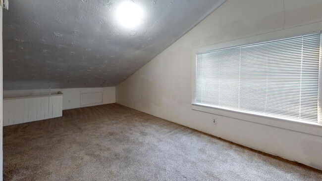 Building Photo - 26 W Hollister St