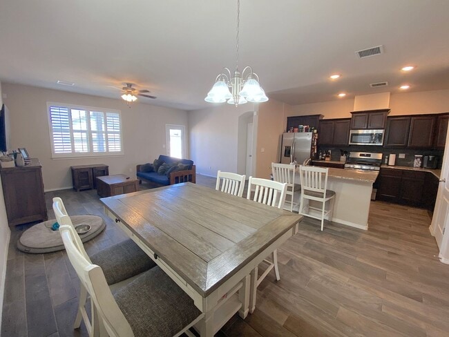 Building Photo - Gorgeous 4bed/3.5bath with 2 Master Bedrooms!