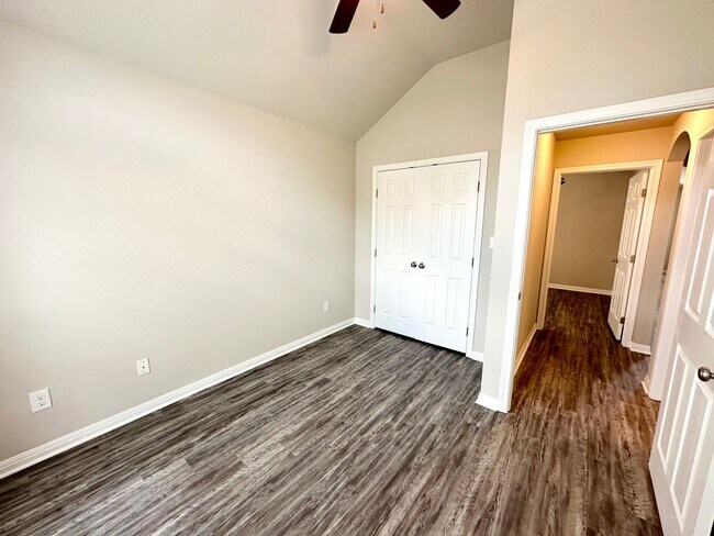 Building Photo - Charming home in Midway ISD.