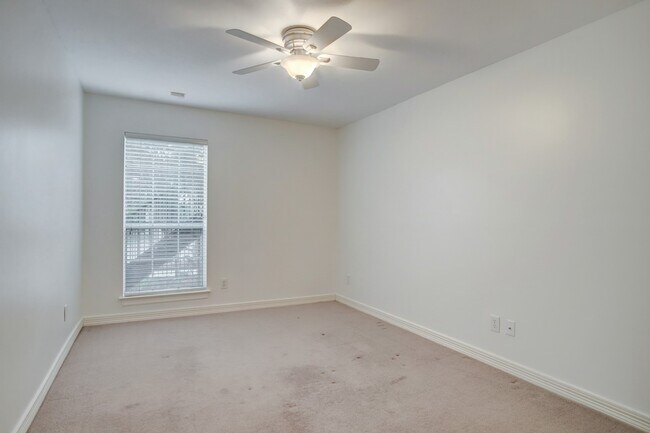 Building Photo - 2205 Commonwealth St