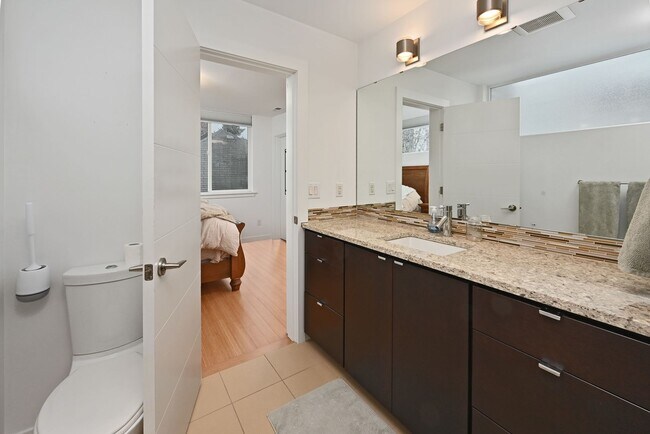 Building Photo - 3-Story Ballard Home - In Unit Washer/Dryer, Rooftop Deck