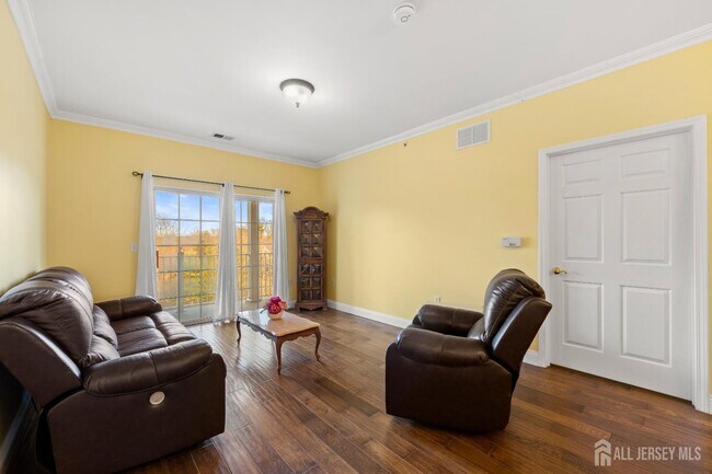 Building Photo - 540 Cranbury Rd