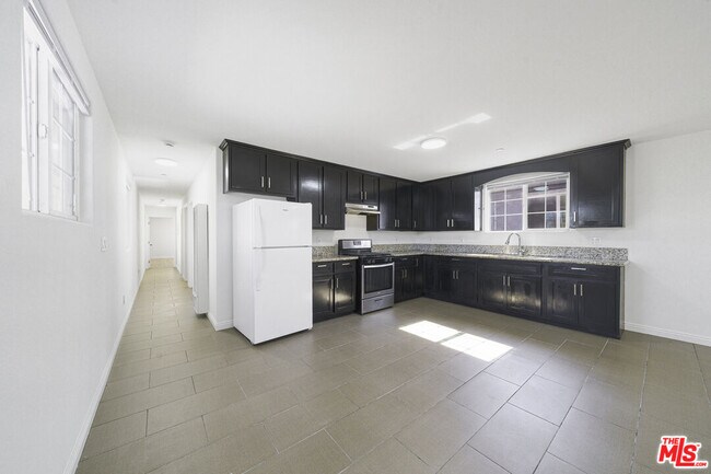 Building Photo - 10952 1/2 Wilmington Ave