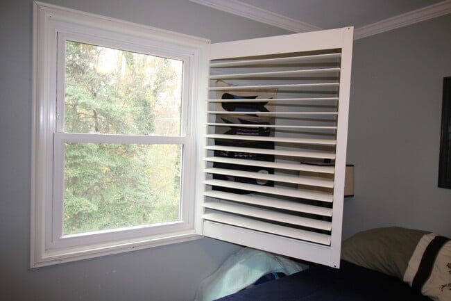 Building Photo - West AVL - Great apartment close to all th...
