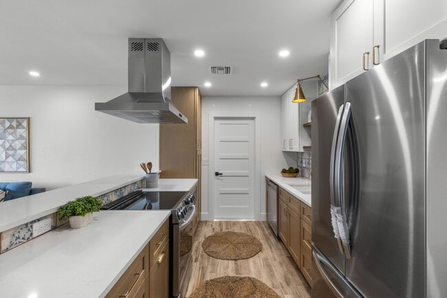 Building Photo - 3621 Searobin Dr SE