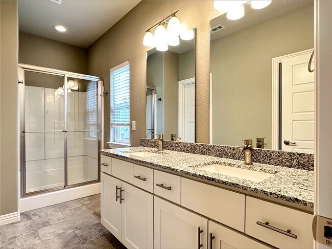 Building Photo - 2085 N Penelope Ln