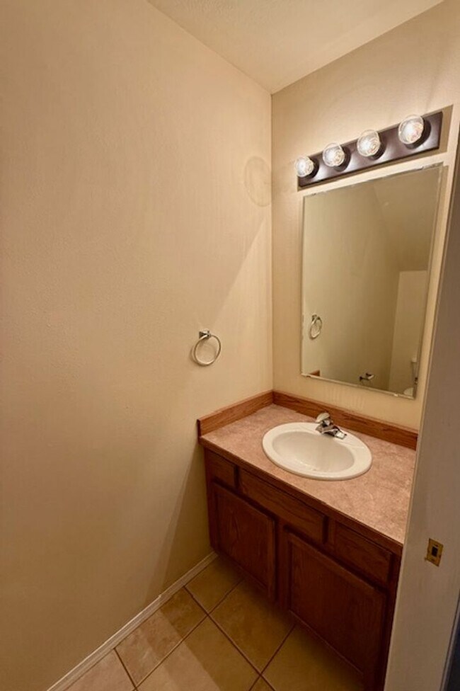 Building Photo - Spacious 2-Bedroom Townhouse in Bozeman – Prime Location!