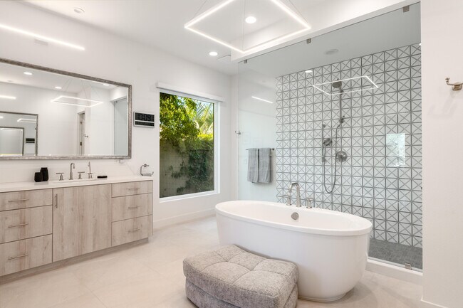 Building Photo - 75642 Via Livorno