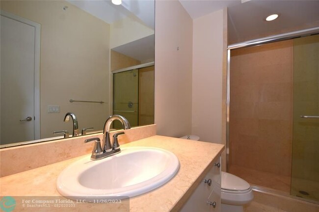 Building Photo - 20000 E Country Club Dr