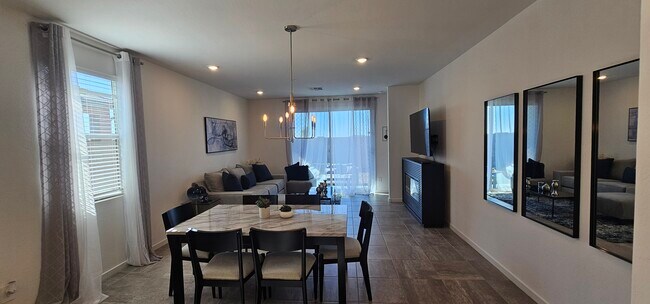 Building Photo - 3049 Hayden Rose Ave