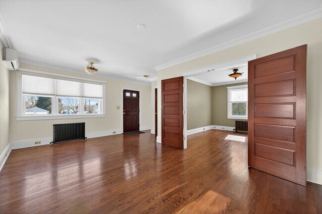 Building Photo - 35 Birch St