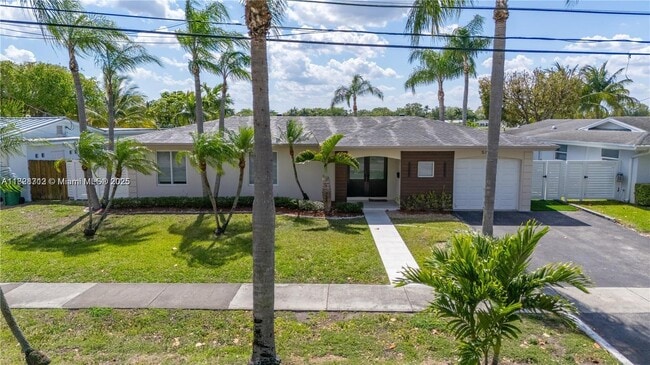 Building Photo - 5020 SW 92nd Ave