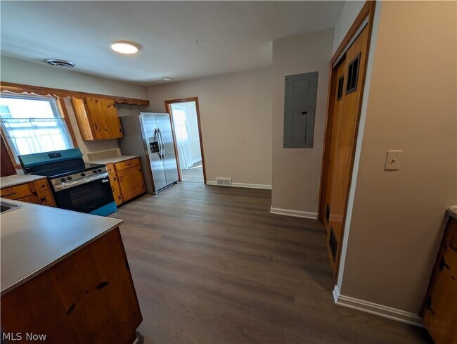 Building Photo - 703 Avondale St