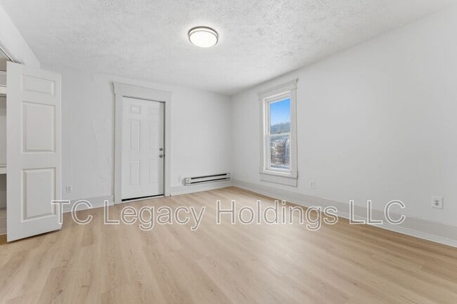 Building Photo - 16 Flint St