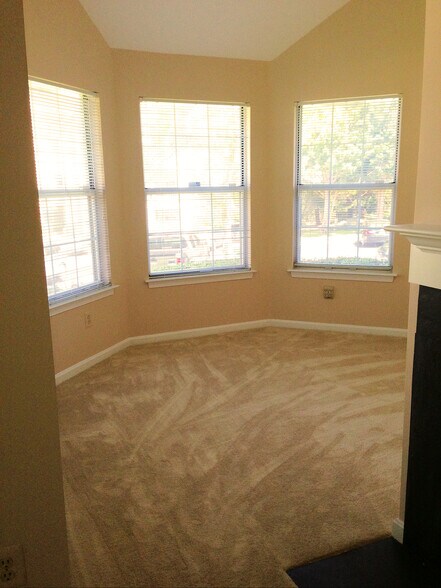 Sunroom/Den - 5608 Willoughby Newton Dr