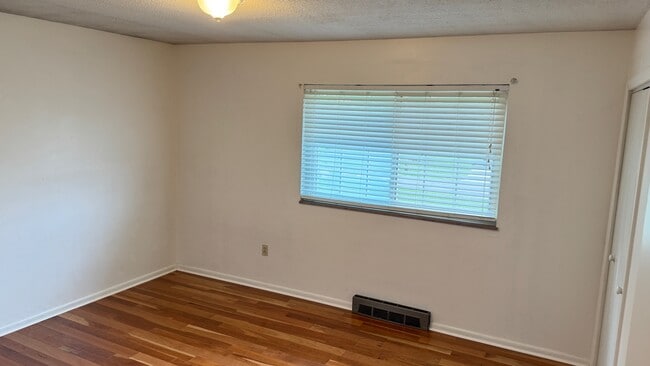 Building Photo - 101 Hickory Ln