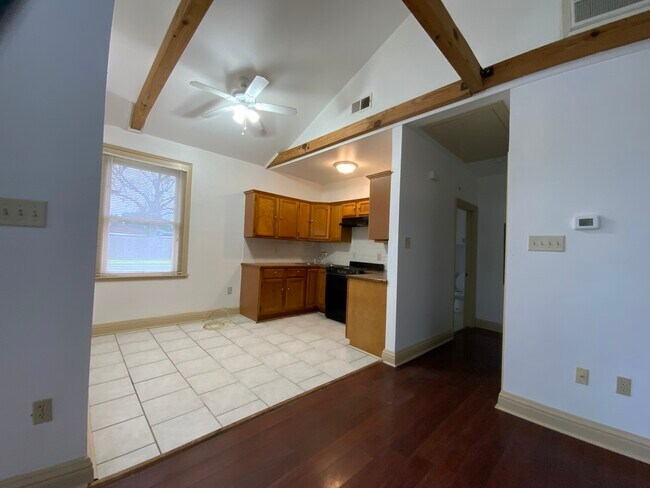 Building Photo - 1911 Ricouard Rd