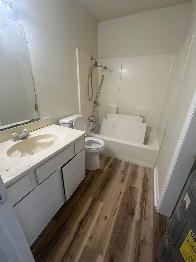 Building Photo - 105 Cantal Dr