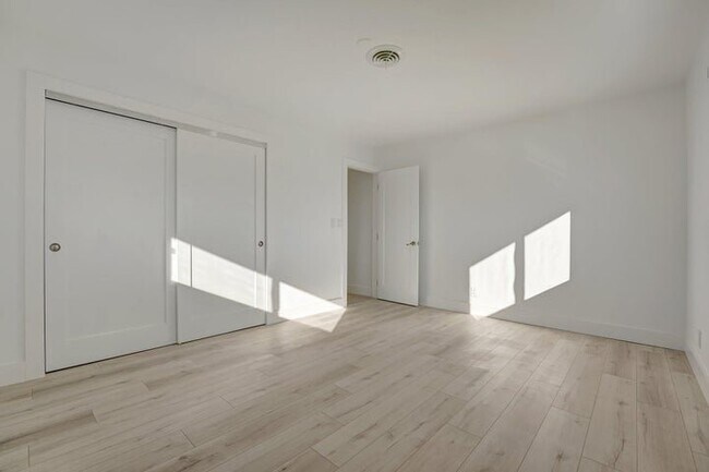 Building Photo - 1478 NE 57th Ct