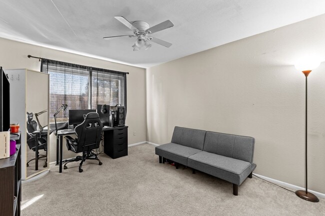 Building Photo - Bright & Cozy 2-Bedroom Townhouse with Solar Panels – Virginia Beach