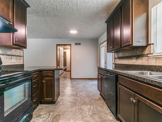 Building Photo - 212 S Mercedes Dr