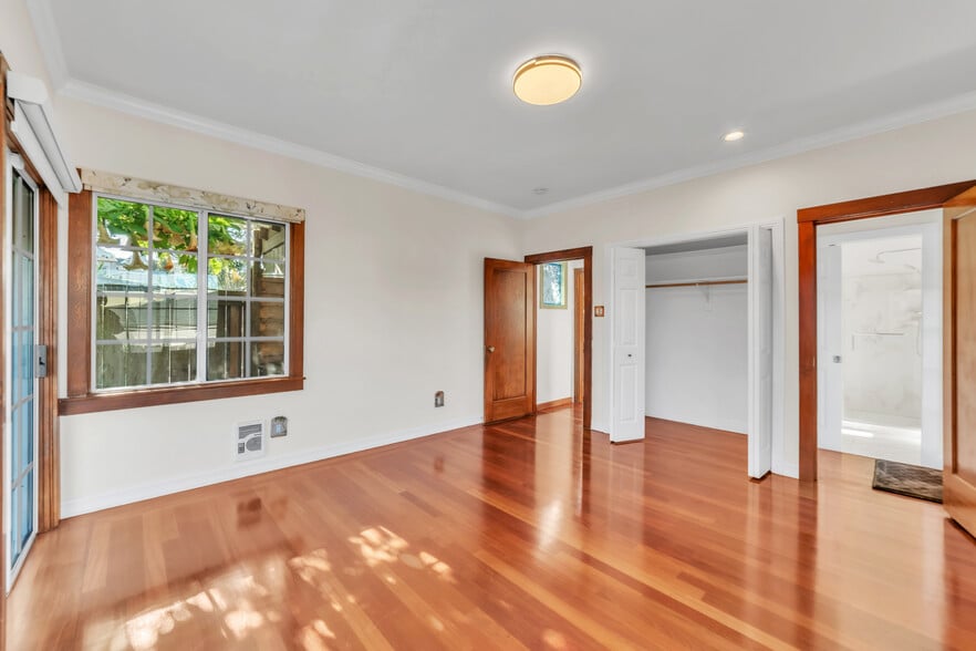 Building Photo - 80 Corona St