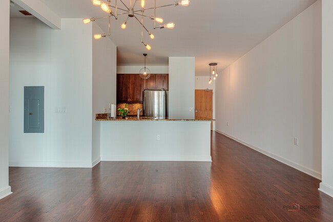 Building Photo - 1235 S Prairie Ave
