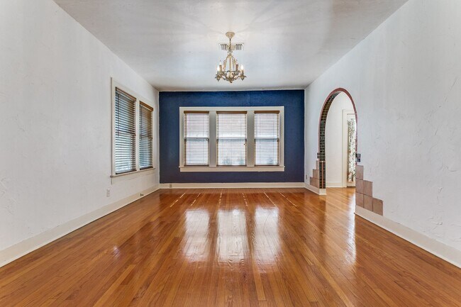 Building Photo - 526 Pershing Ave