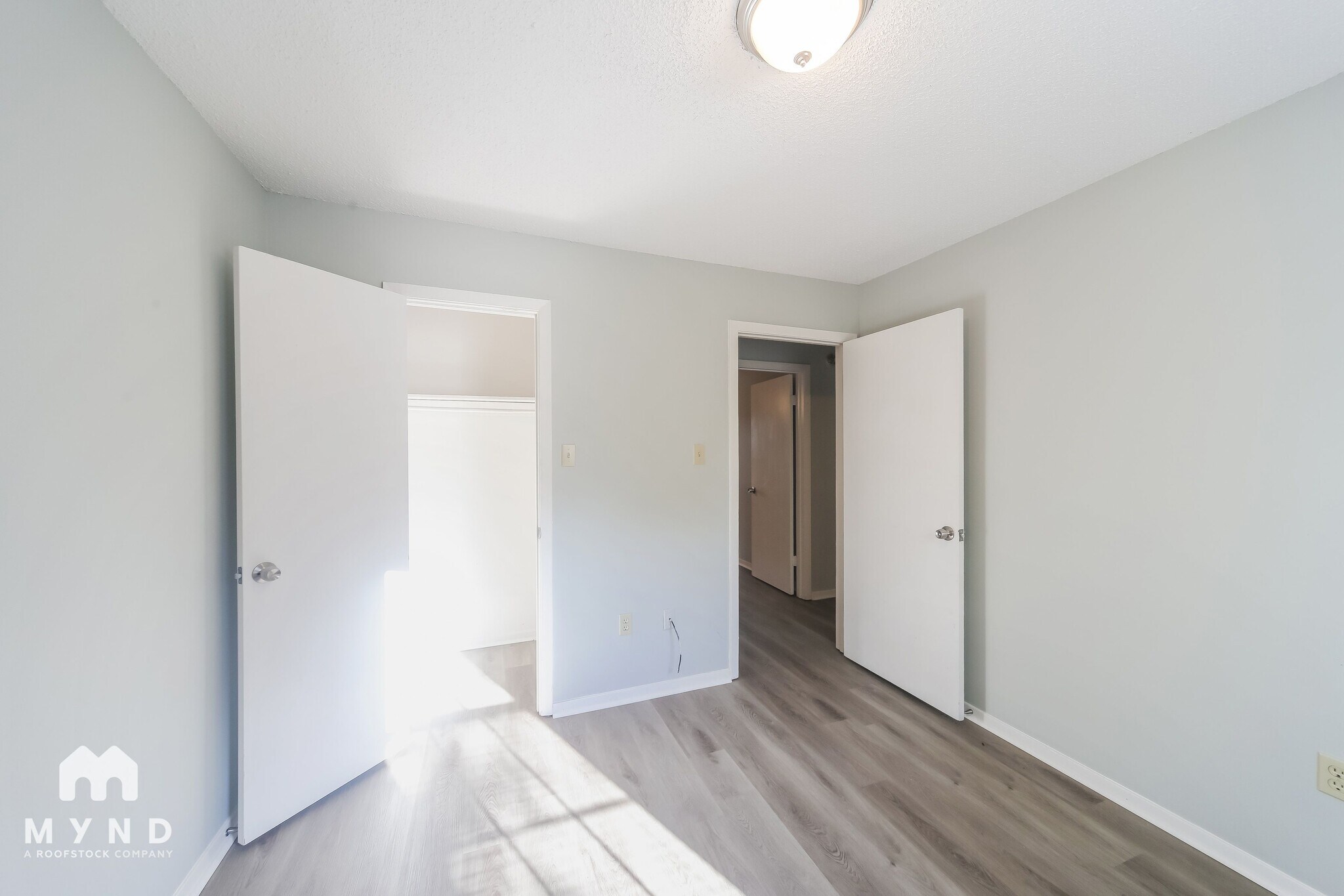 Building Photo - 7260 Northbrook Dr