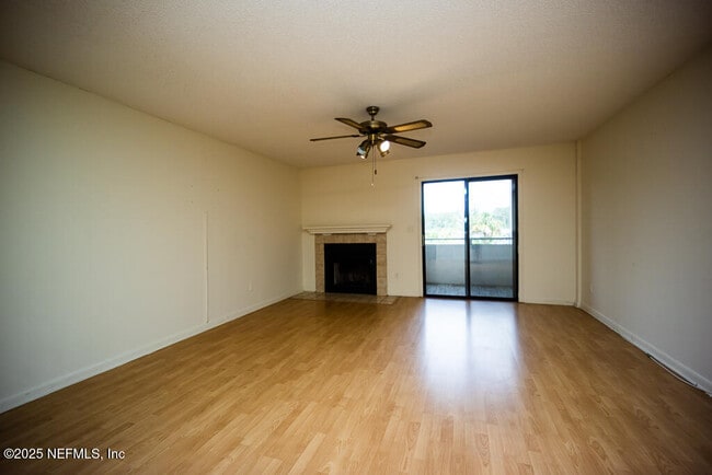 Building Photo - 1307 River Hills Cir E